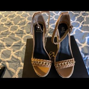 Tan size 9 wedge sandal